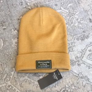 ✨ Abercrombie Logo Patch Beanie (Gender Neutral)